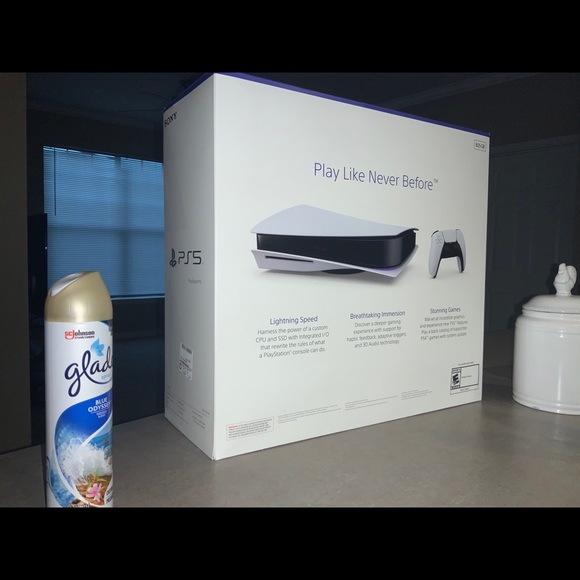 Playstation 5 - Picture 1 of 3